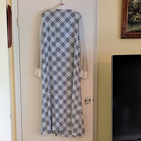 Long Robe, Size L - Picture 2 of 2